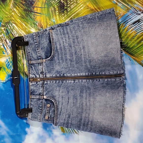 Serena Williams Dresses & Skirts - Sarena ZIP FRONT JEANS SKIRT NWOT SIZE M